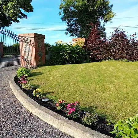 White Quarry Hse Quarry Road Country house *