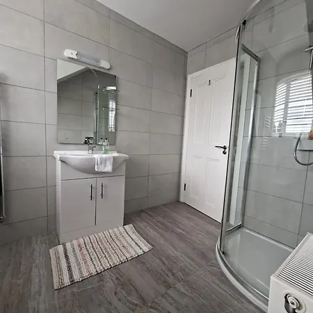 White Quarry Hse Quarry Road בית כפרי נאבאן
