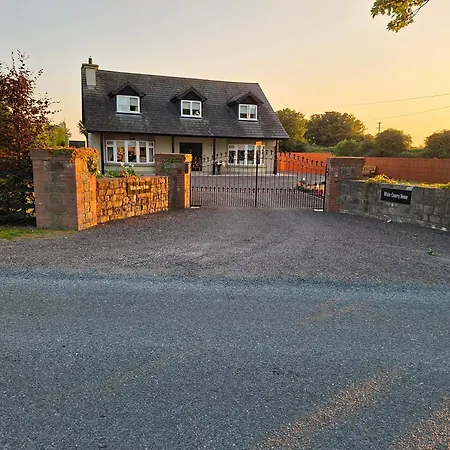 White Quarry Hse Quarry Road * נאבאן